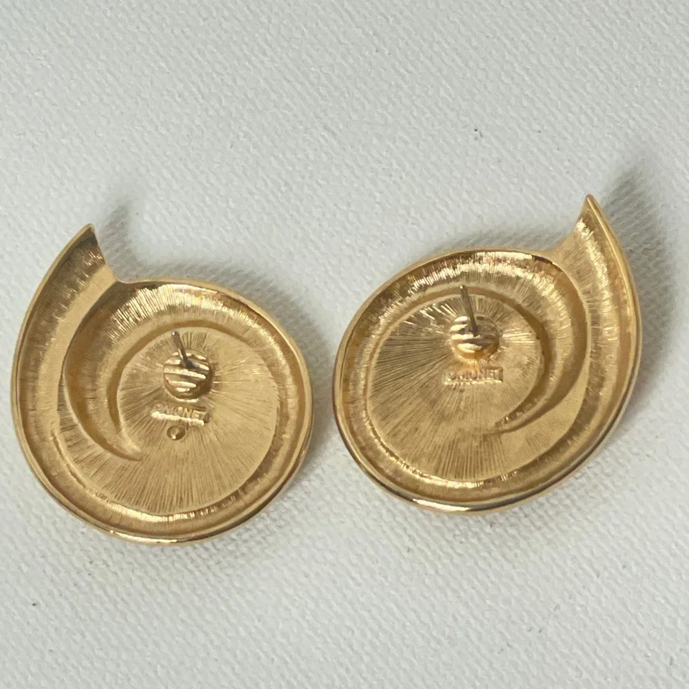 Vintage Monet Gold-Plated Black Enamel Deco Swirl Earrings - Picture 3 of 5